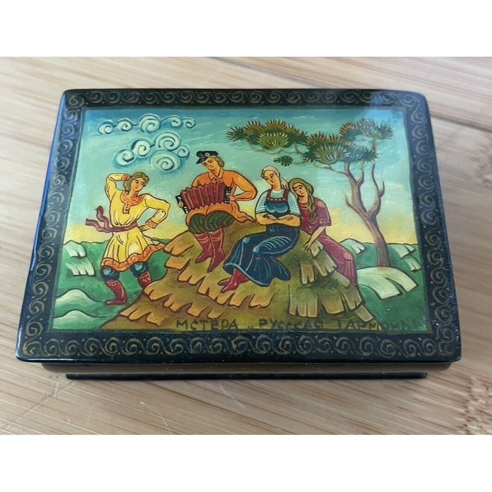 Vintage Russian Lacquered Hand Painted Hinged Trinket Box Artist Signed